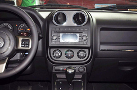 2014款Jeep自由客2.4L蛇形珍藏版