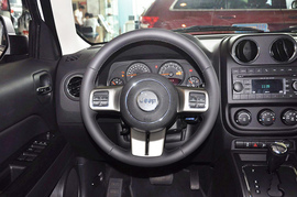 2014款Jeep自由客2.4L蛇形珍藏版