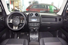 2014款Jeep自由客2.4L蛇形珍藏版