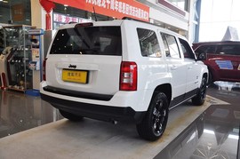 2014款Jeep自由客2.4L蛇形珍藏版
