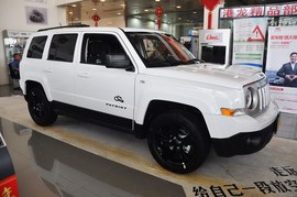 2014款Jeep自由客2.4L蛇形珍藏版