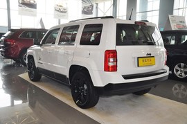 2014款Jeep自由客2.4L蛇形珍藏版