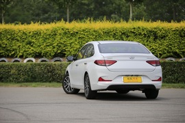 2017款现代悦动1.6L自动悦心版DLX