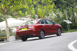 2013款广汽本田凌派1.8L自动深度试驾实拍