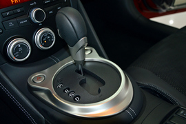 实拍2013款日产370Z