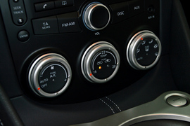 实拍2013款日产370Z