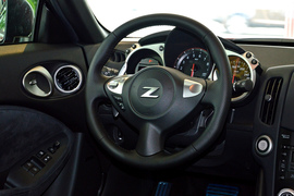 实拍2013款日产370Z