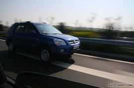 2009款起亚狮跑试驾