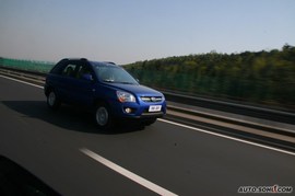 2009款起亚狮跑试驾