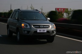 2009款起亚狮跑试驾