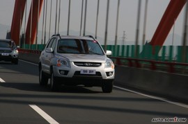 2009款起亚狮跑试驾