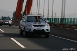 2009款起亚狮跑试驾