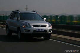 2009款起亚狮跑试驾