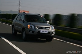 2009款起亚狮跑试驾