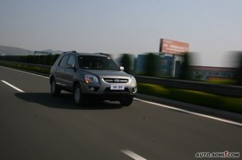 2009款起亚狮跑试驾