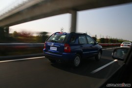 2009款起亚狮跑试驾