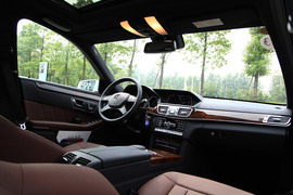 兼顾优雅时尚！试驾新一代奔驰E300L轿车