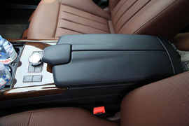 兼顾优雅时尚！试驾新一代奔驰E300L轿车