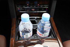 兼顾优雅时尚！试驾新一代奔驰E300L轿车