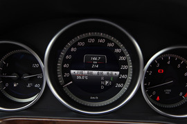 兼顾优雅时尚！试驾新一代奔驰E300L轿车