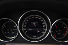 兼顾优雅时尚！试驾新一代奔驰E300L轿车