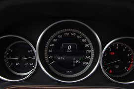 兼顾优雅时尚！试驾新一代奔驰E300L轿车