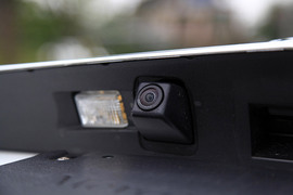 兼顾优雅时尚！试驾新一代奔驰E300L轿车