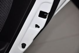 2011款现代瑞纳两厢1.4L自动舒适型