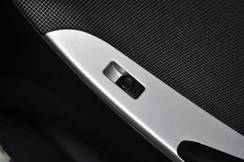 2011款现代瑞纳两厢1.4L自动舒适型