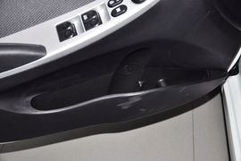 2011款现代瑞纳两厢1.4L自动舒适型