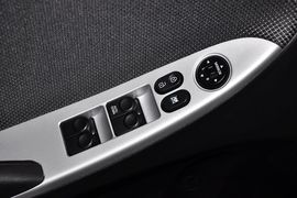 2011款现代瑞纳两厢1.4L自动舒适型