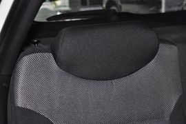 2011款现代瑞纳两厢1.4L自动舒适型