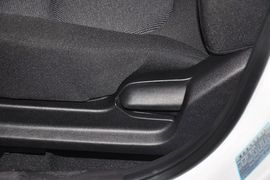 2011款现代瑞纳两厢1.4L自动舒适型