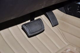 2011款现代瑞纳两厢1.4L自动舒适型