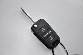 2011款现代瑞纳两厢1.4L自动舒适型