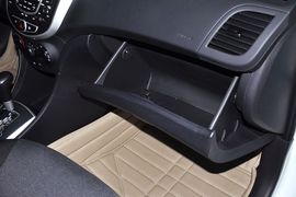 2011款现代瑞纳两厢1.4L自动舒适型