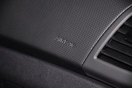 2011款现代瑞纳两厢1.4L自动舒适型