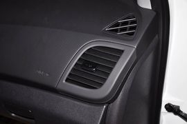 2011款现代瑞纳两厢1.4L自动舒适型