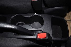 2011款现代瑞纳两厢1.4L自动舒适型