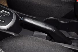 2011款现代瑞纳两厢1.4L自动舒适型