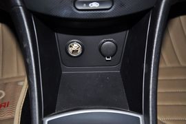 2011款现代瑞纳两厢1.4L自动舒适型