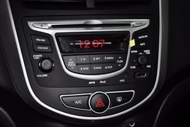 2011款现代瑞纳两厢1.4L自动舒适型