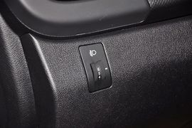 2011款现代瑞纳两厢1.4L自动舒适型