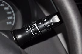 2011款现代瑞纳两厢1.4L自动舒适型