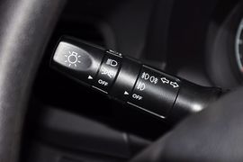 2011款现代瑞纳两厢1.4L自动舒适型