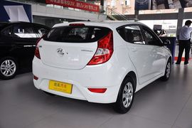 2011款现代瑞纳两厢1.4L自动舒适型