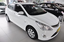 2011款现代瑞纳两厢1.4L自动舒适型