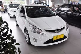 2011款现代瑞纳两厢1.4L自动舒适型