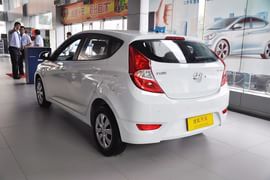 2011款现代瑞纳两厢1.4L自动舒适型