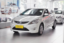 2011款现代瑞纳两厢1.4L自动舒适型